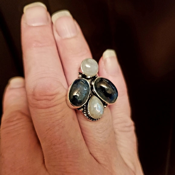 ***Sale*** New Kyanite & Rainbow Moonstone 925 Silver Ring. - Picture 7 of 9